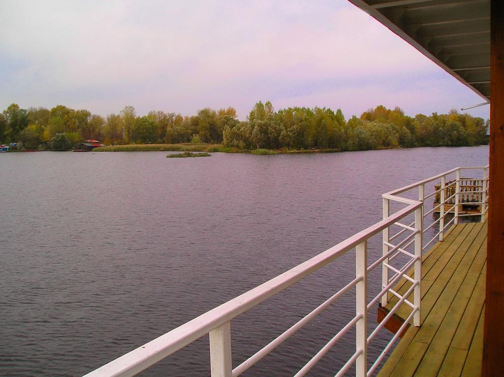 Chervona Kalina Otel Kiev Dış mekan fotoğraf