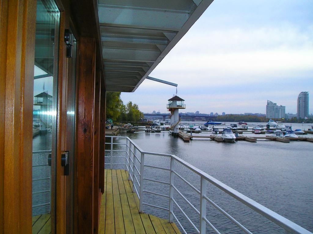Chervona Kalina Otel Kiev Dış mekan fotoğraf