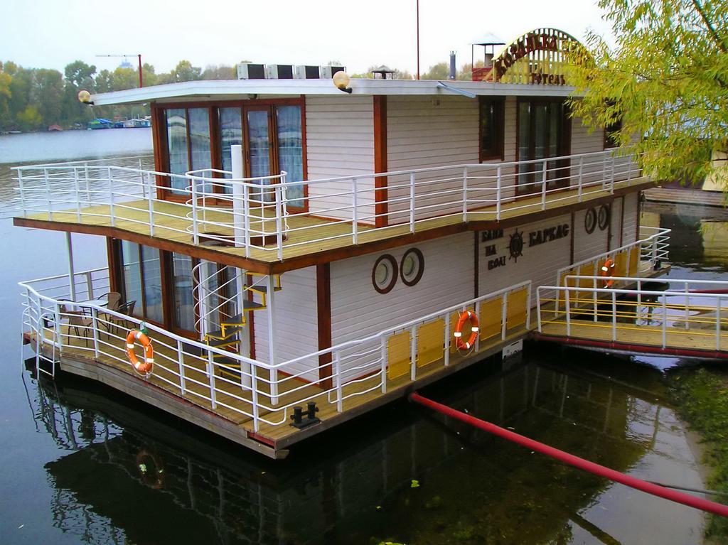 Chervona Kalina Otel Kiev Dış mekan fotoğraf