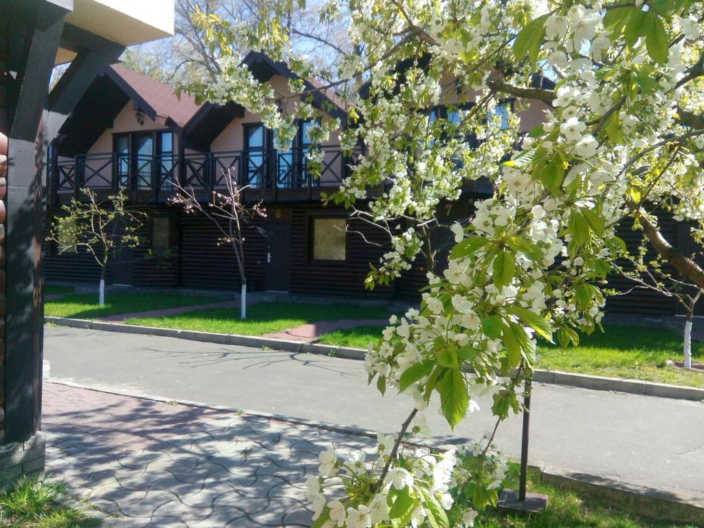 Chervona Kalina Otel Kiev Dış mekan fotoğraf