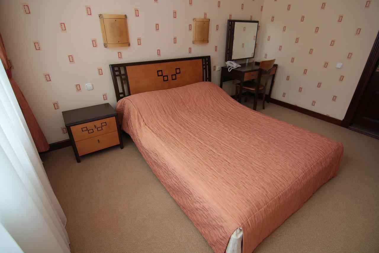 Chervona Kalina Otel Kiev Dış mekan fotoğraf