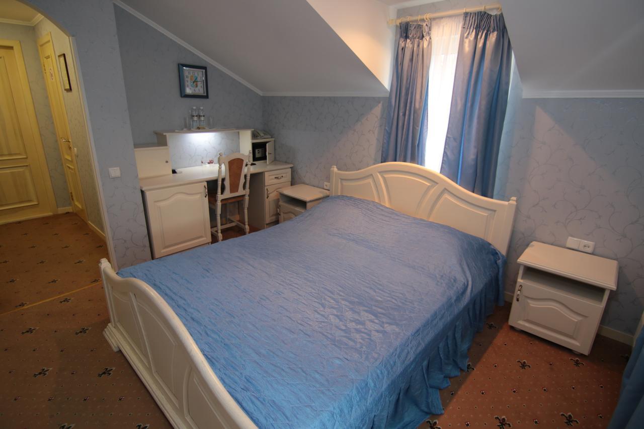 Chervona Kalina Otel Kiev Dış mekan fotoğraf