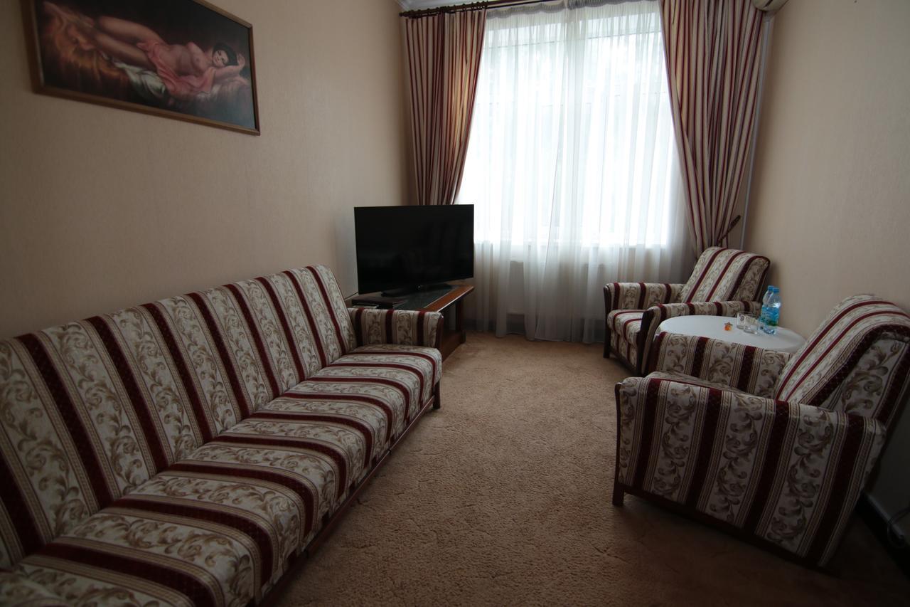 Chervona Kalina Otel Kiev Dış mekan fotoğraf