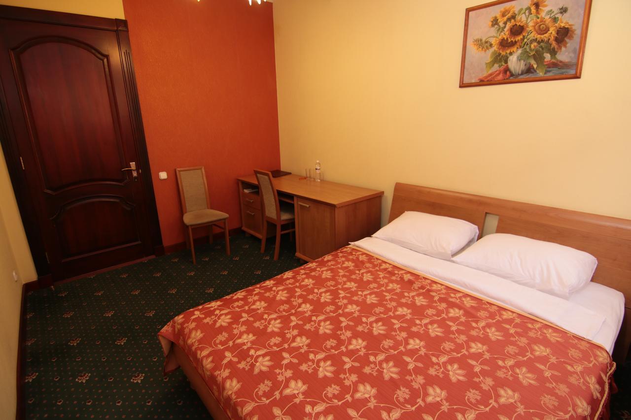 Chervona Kalina Otel Kiev Dış mekan fotoğraf