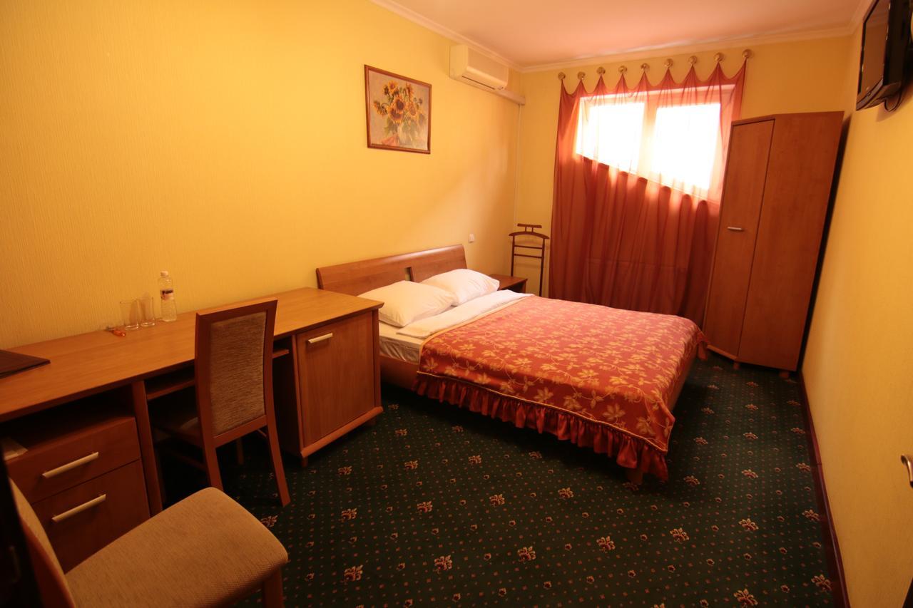 Chervona Kalina Otel Kiev Dış mekan fotoğraf